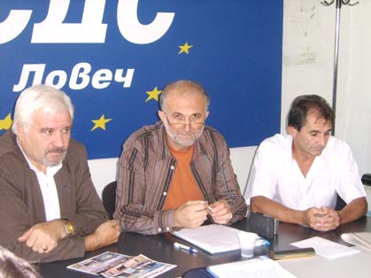 Васил Мандев от ДСБ, Венци Христов от СДС и кандидат кметът инж. Пепо Дончев