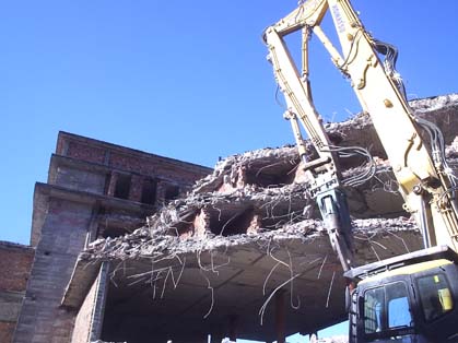 Рушат старата сграда за музей