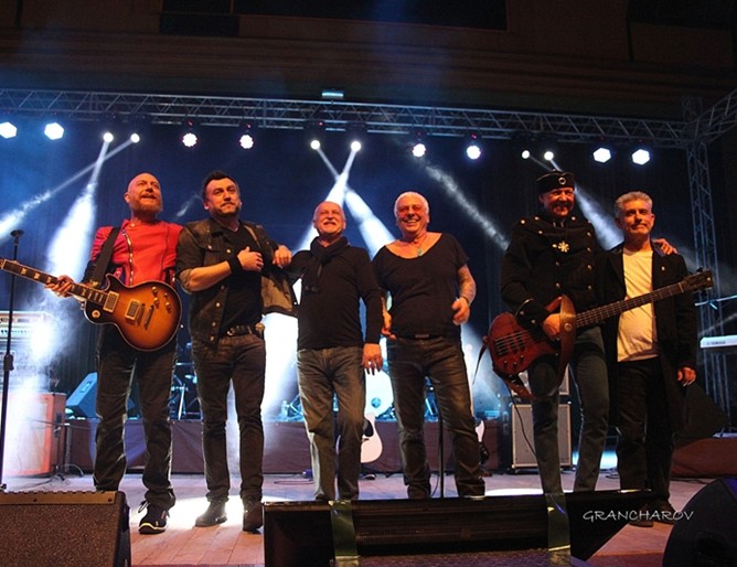 Легендите изнасят концерт на 10 май