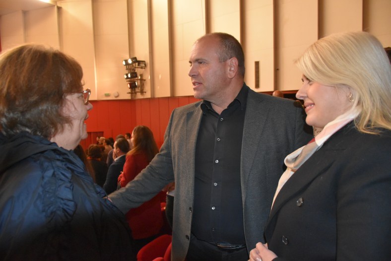 службогонци 2